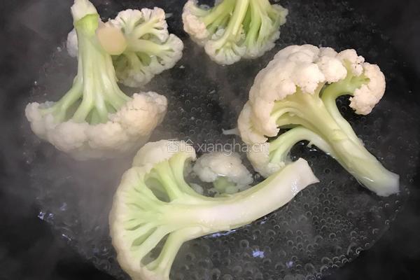 肉炒花菜的做法图解1