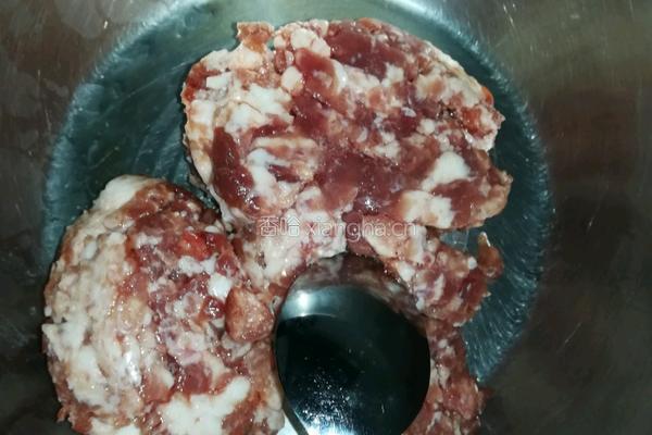 金针菇猪肉馄饨的做法图解1