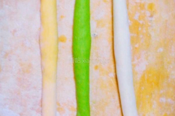 三彩白玉酸菜水饺的做法图解3