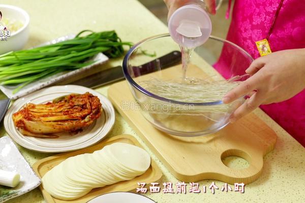 韩式辣白菜饺子的做法图解2
