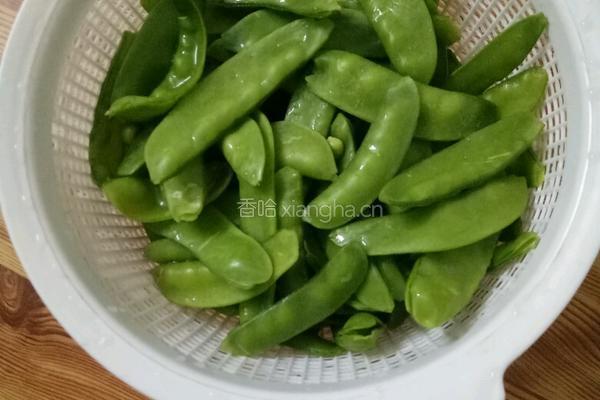 蒜蓉炒荷兰豆的做法图解1