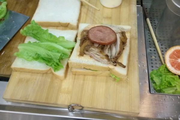 美味三明治的做法图解1