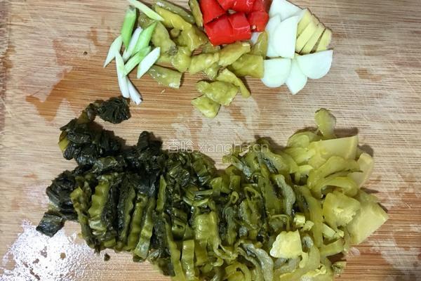 酸菜疙瘩的做法图解1