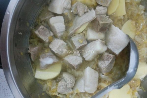 酸菜炖肉的做法图解12