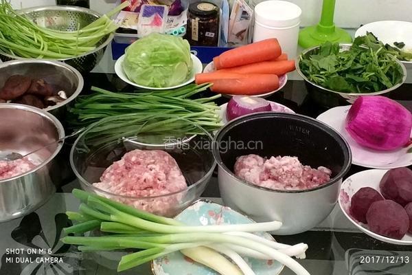 果蔬汁色彩水饺的做法图解1