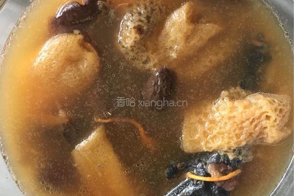 八菌乌鸡汤的做法图解3