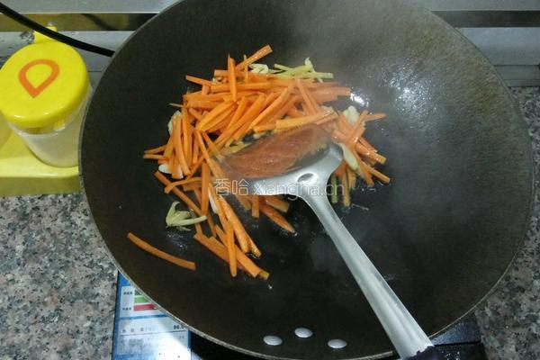 芹菜豆腐皮的做法图解2