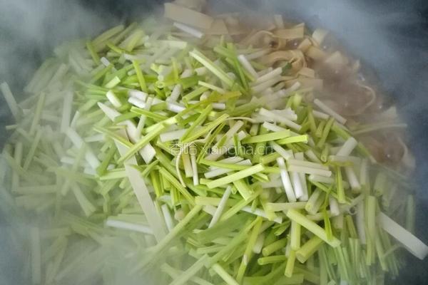 干豆腐炒蒜苗的做法图解5