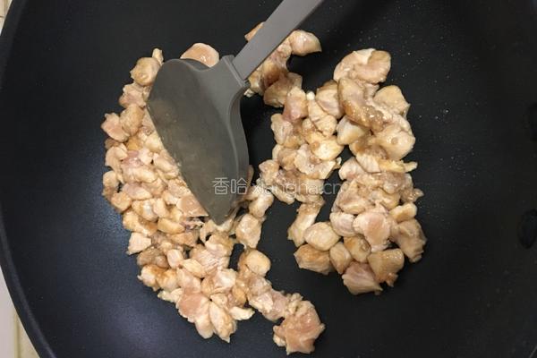 酸辣鸡肉藕丁的做法图解2