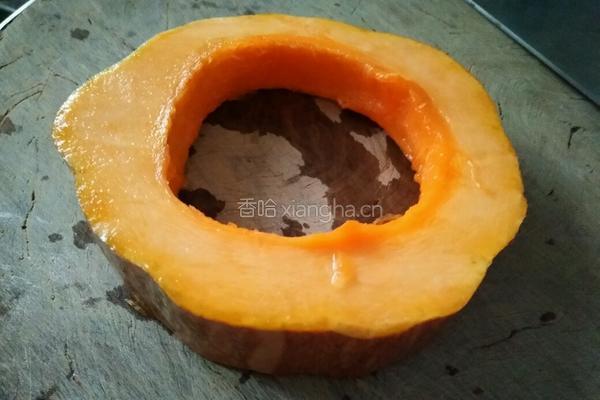 南瓜热狗卷的做法图解1