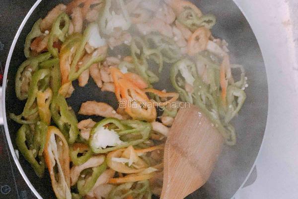 辣椒炒鸡胸肉的做法图解5