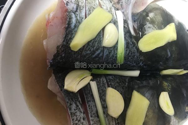 剁椒鱼头的做法图解5
