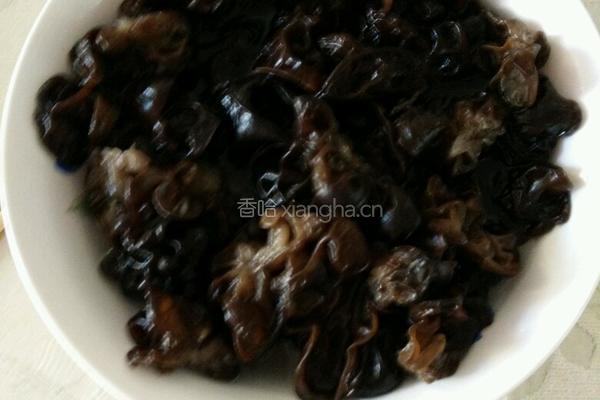 胡萝卜木耳猪肉蒸饺的做法图解2