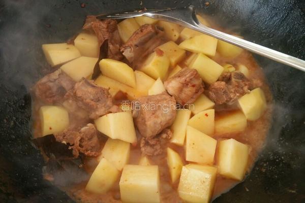 土豆烧排骨的做法图解8