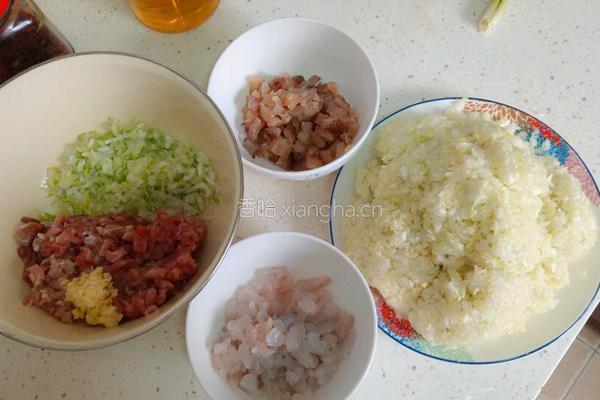 白菜猪肉虾仁饺和白菜猪肉海参饺的做法图解1