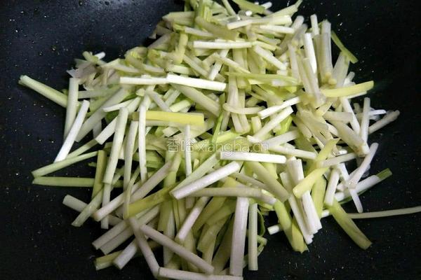韭黄炒肉丝的做法图解5