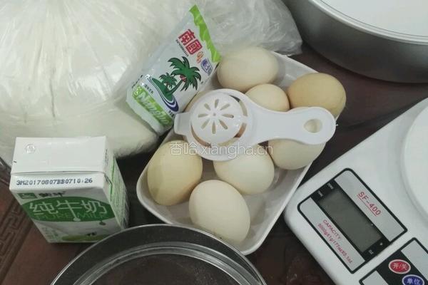 十寸戚风蛋糕的做法图解1