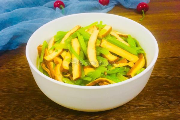 芹菜炒香干的做法图解2