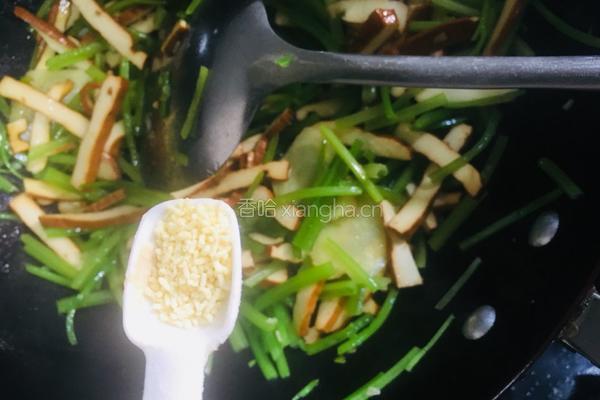 芹菜炒香干的做法图解15