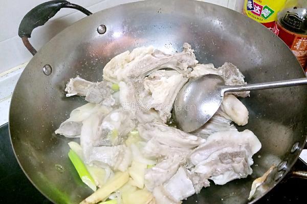 鲁菜大师蒋家菜秘制烧奶香羊排的做法图解3