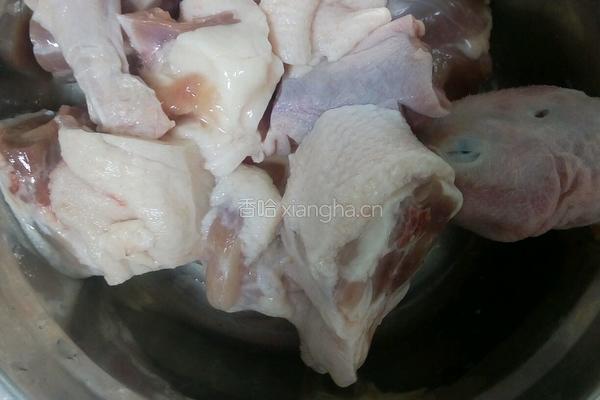 鸭子炖土豆的做法图解1