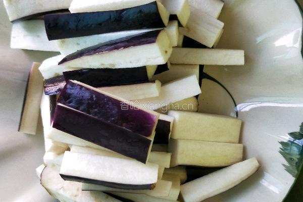 豆角干煸茄子的做法图解1