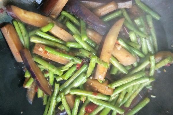 豆角干煸茄子的做法图解6