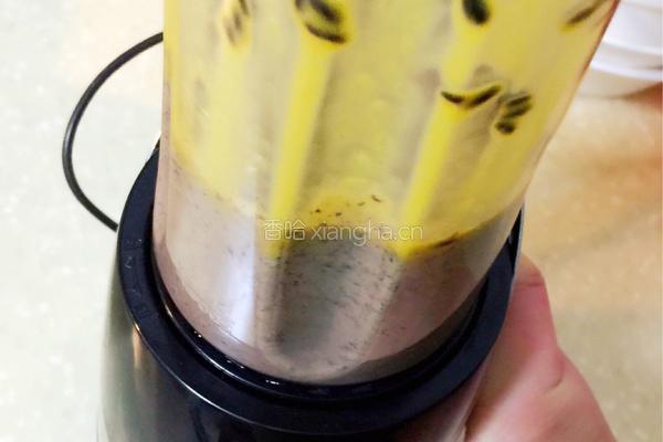 黑米蒸蛋糕的做法图解2