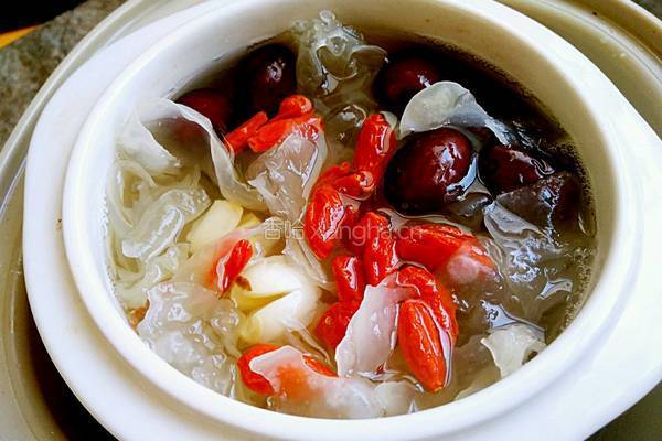 枸杞银耳莲子汤的做法图解10