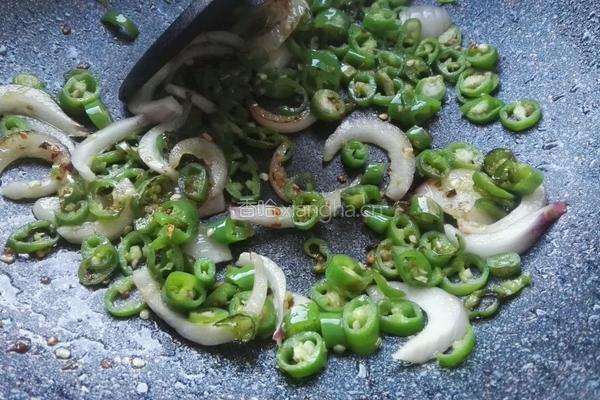 白菜椒豆鼓的做法图解1