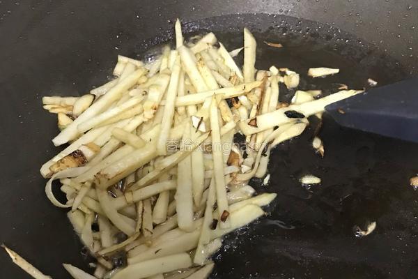冬笋炒咸菜的做法图解4