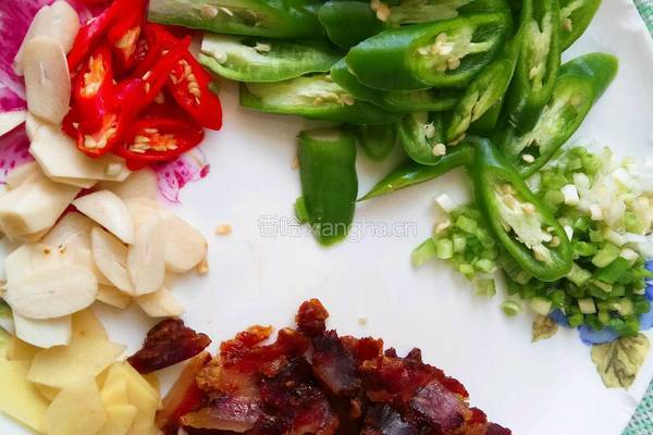 腊肉荷豆的做法图解2