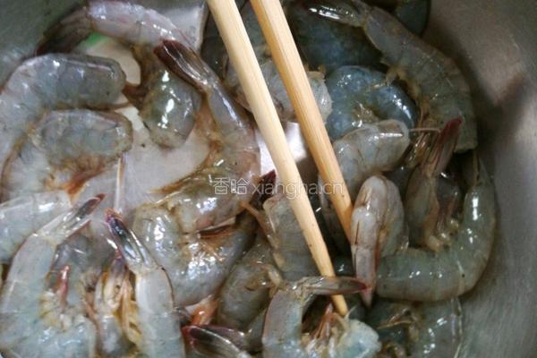 蒜蓉蒸大虾的做法图解1