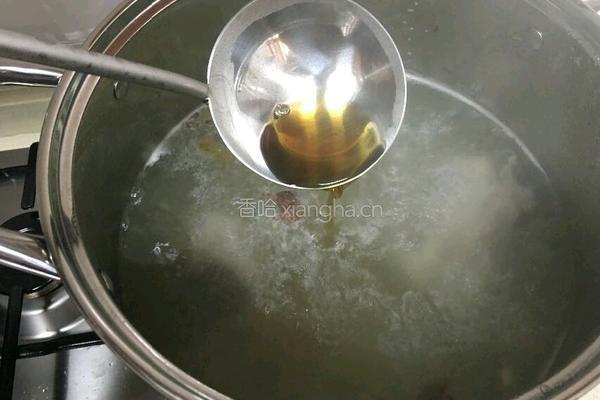 筒子骨汤煮黑鱼片的做法图解6