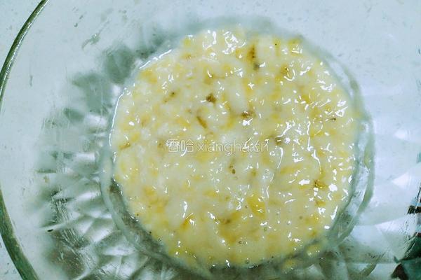 香蕉鸡蛋松饼的做法图解2