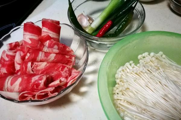 酸汤金针肥牛的做法图解1
