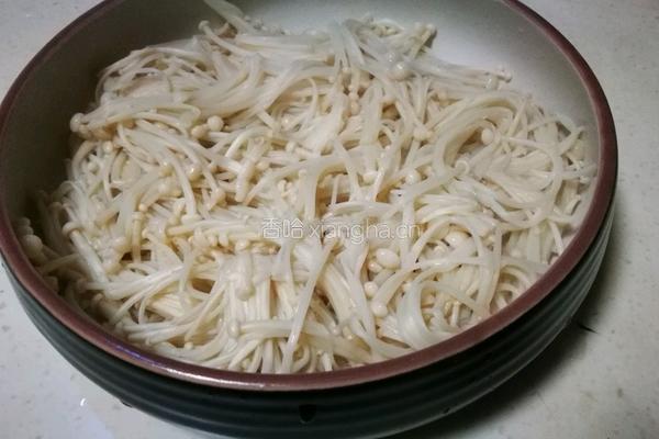 酸汤金针肥牛的做法图解2