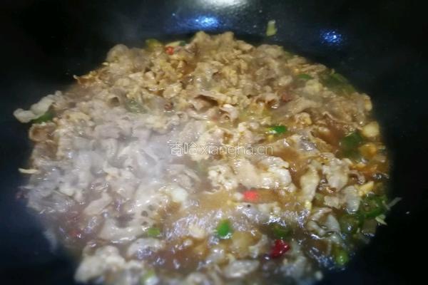 酸汤金针肥牛的做法图解8