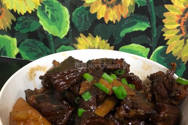 牛肉烧土豆的做法图解1