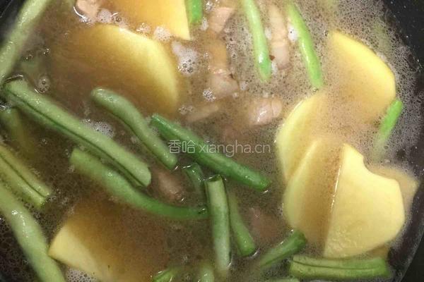 芸豆土豆五花肉焖面的做法图解2
