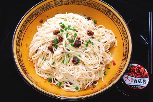 香菇酱拌面的做法图解4