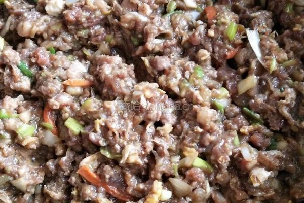 冬至莲藕胡卜猪肉饺的做法图解1