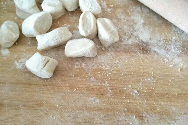 韭菜猪肉水饺的做法图解2
