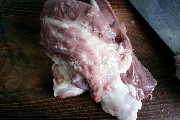 羊肉胡萝卜馅的做法图解1