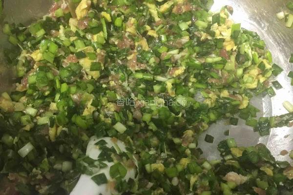 韭菜鸡蛋肉馅（肉三鲜）蒸饺的做法图解2