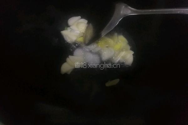 雪豆腐炒香肠的做法图解4