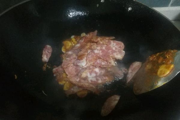 雪豆腐炒香肠的做法图解6