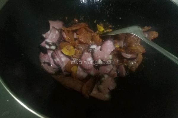 雪豆腐炒香肠的做法图解7