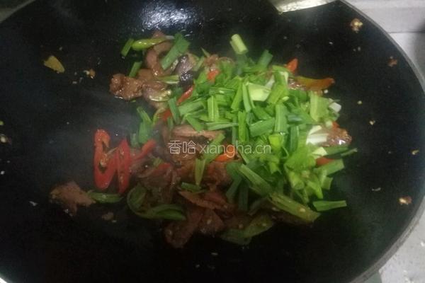 雪豆腐炒香肠的做法图解9