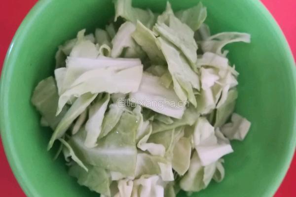 火腿蔬菜粥的做法图解2